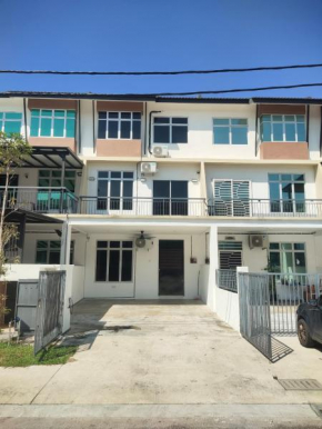 Homestay SKJ near Gamuda Garden